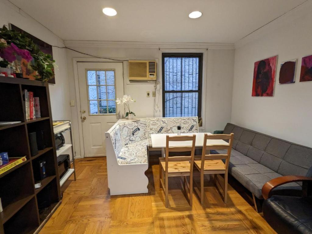 Fawlty Towers In Williamsburg Apartment New York Ngoại thất bức ảnh
